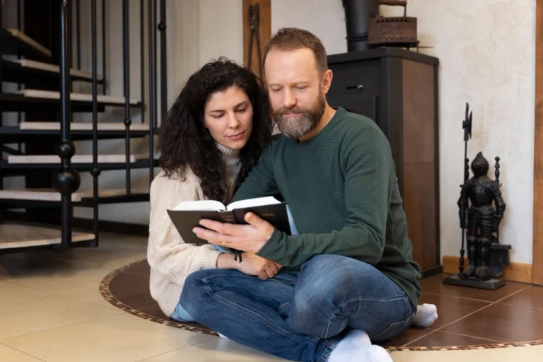 O que a Bíblia Diz Sobre Casais com Diferentes Crenças?